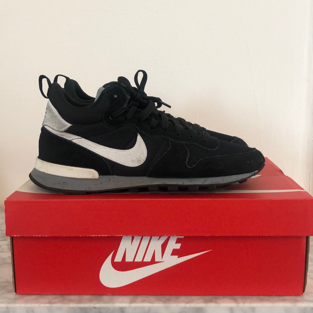 NIKE WMNS Internationalist Mid